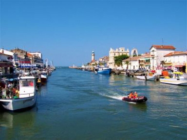 Le Grau du Roi 30240 Gard Rive Dt Le Boucanet F2 climatisé 400 m plage